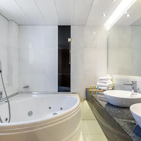 Oasis Ξενοδοχείο 4*