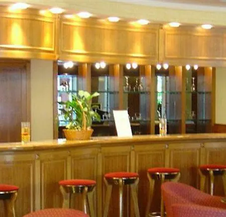 Отель Oasis 4*